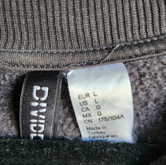 H&M crewneck - Picture 2 of 3